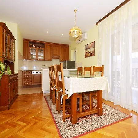 Vukadin Apartment *